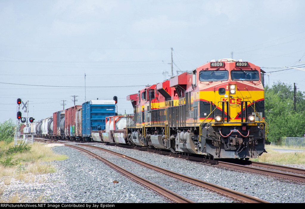 KCS 4809 leads an eastbound through Sinton